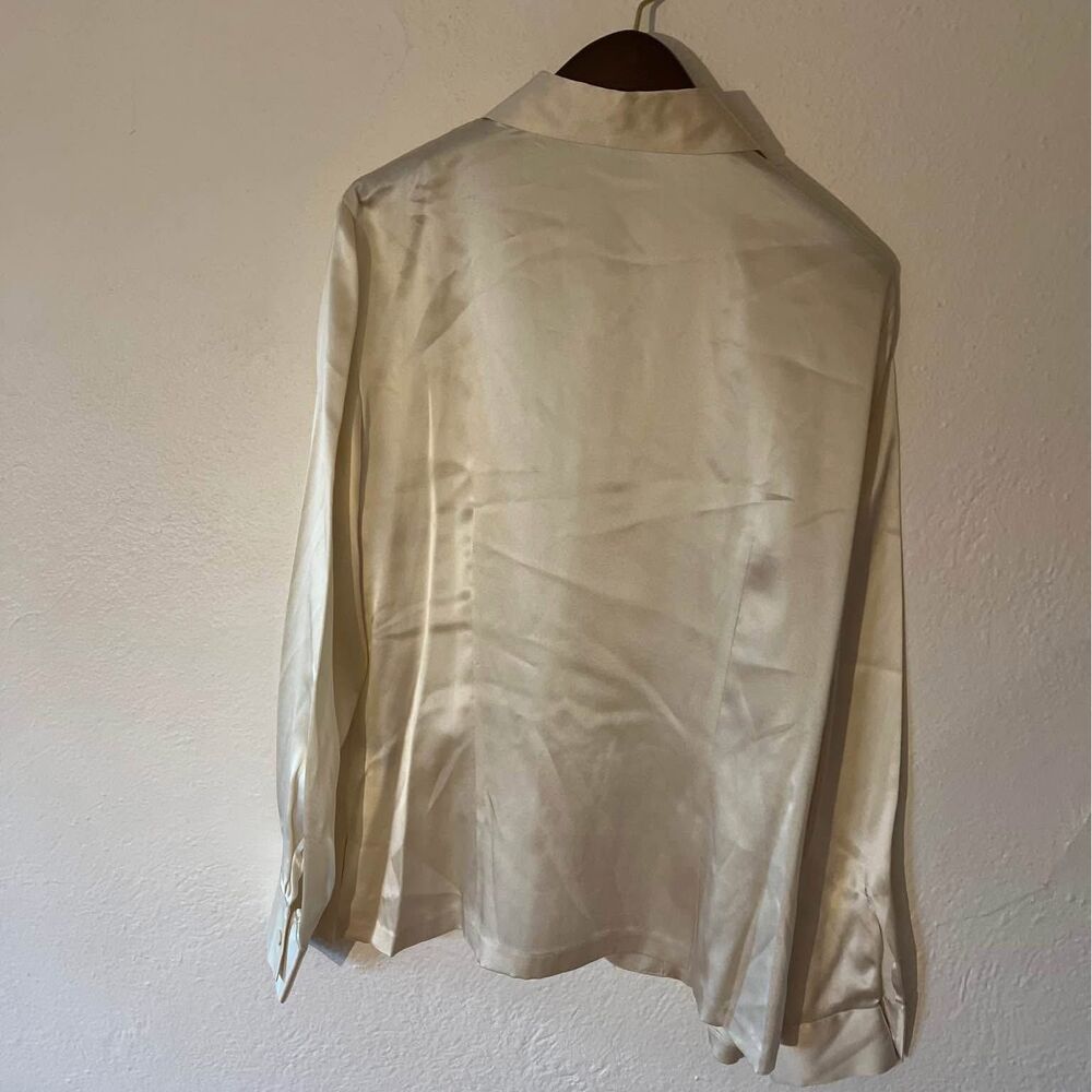 Stephanie Chaus 100% silk blouse, Size 14 THERE ARE 3 LITTLE MARKS ON IT - Picture 7 of 7